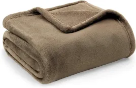 puszysty-i-pluszowy-koc-na-sofe-150x200-cm-wielblad