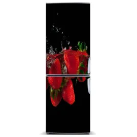 magnes-na-lodowke-truskawki-w-wodzie-60x180