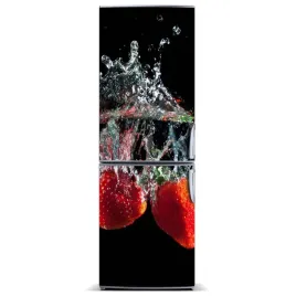 magnes-na-lodowke-truskawki-pod-woda-60x180