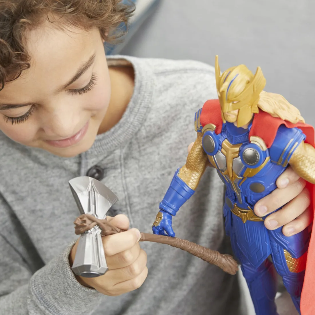 hasbro-marvel-stormbreaker-strike-thor-30cm-sound-stan-nowy