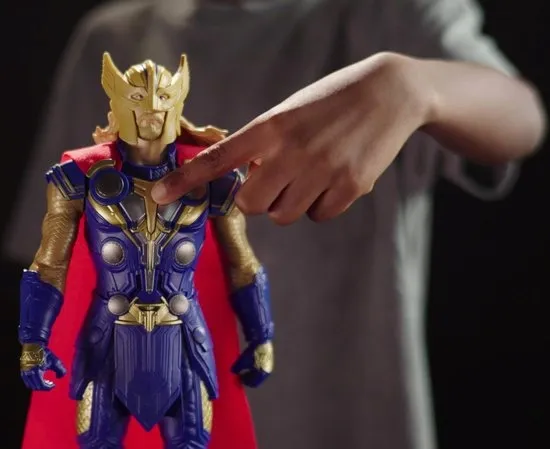 hasbro-marvel-stormbreaker-strike-thor-30cm-sound
