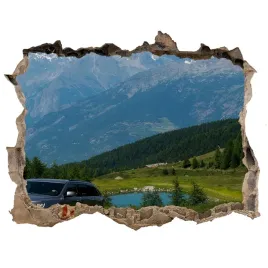 foto-zdjecie-dziura-na-sciane-samochod-terenowy