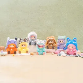 letsvan-pluszowa-zawieszka-wakuku-z-serii-fuzzy-trendy-fun-party-blind-box