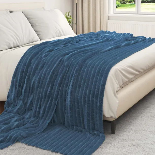 koc-granatowy-270-x-240-cm-polar-material-wykonania-polar