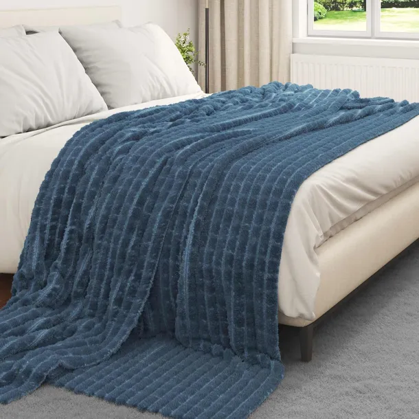 koc-granatowy-270-x-240-cm-polar-material-wykonania-polar