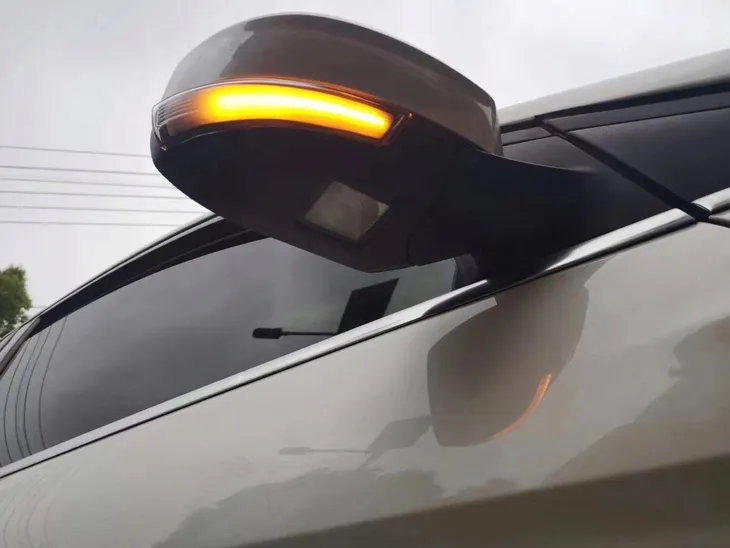 dynamiczne-kierunkowskazy-focus-3-mk3-2010-2018-kolor-klosza-dymiony