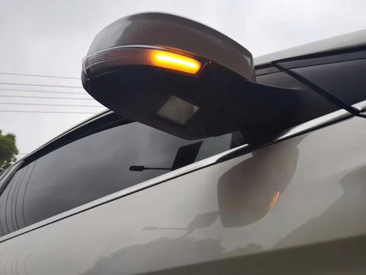 dynamiczne-kierunkowskazy-lusterek-focus-3-iii-informacje-dodatkowe-zarowki-w-zestawie-oprawy-zarowek-w-zestawie