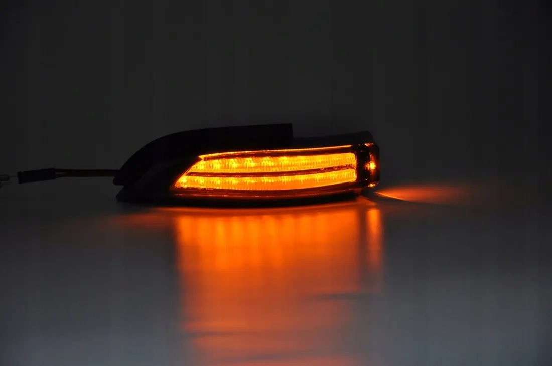 dynamic-kierunkowskazy-toyota-corolla-e16-07-2013-stan-nowy