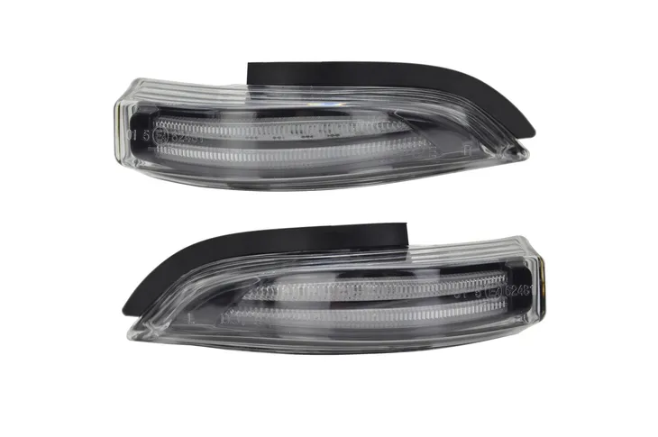 dynamiczne-kierunkowskazy-toyota-auris-e18-01-13-stan-nowy-numer-katalogowy-czesci-toyota-auris-e18-01-2013-