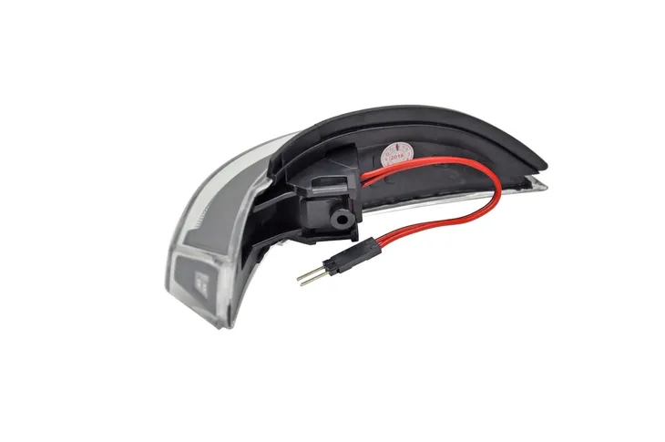 dynamic-kierunkowskazy-toyota-auris-e18-01-2013-stan-nowy-informacje-dodatkowe-zarowki-w-zestawie-oprawy-zarowek-w-zestawie