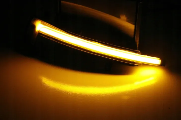 dynamiczne-kierunkowskazy-audi-a6-4gd-2011-2017-kolor-klosza-dymiony