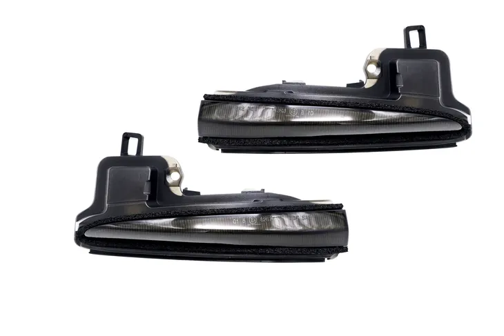 dynamiczne-kierunkowskazy-lexus-lm-od-2020-informacje-dodatkowe-zarowki-w-zestawie-oprawy-zarowek-w-zestawie