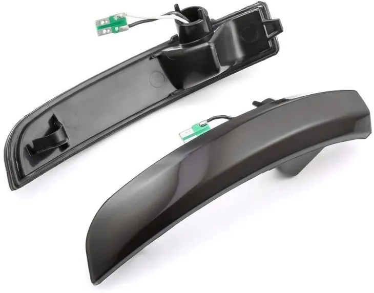 dynamiczne-kierunkowskazy-lusterek-ford-kuga-mk2-kolor-klosza-dymiony