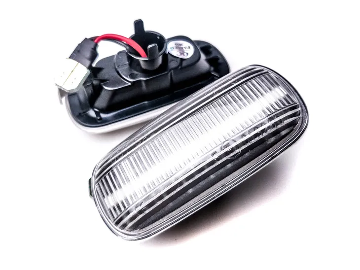 dynamic-led-kierunkowskazy-audi-a3-a4-b6-b7-c5-c6-producent-czesci-shr-germany