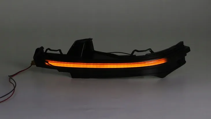 dynamic-led-kierunkowskazy-lusterka-audi-q5-2018-stan-nowy-numer-katalogowy-czesci-audi-q5-po-2018r