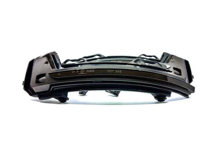 dynamiczne-kierunkowskazy-lusterek-vw-tiguan-2016-stan-nowy-jakosc-czesci-zgodnie-z-gvo-dbautomotive