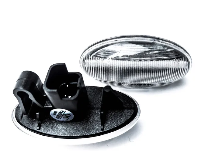 dynamic-led-kierunkowskazy-toyota-corolla-2007-kolor-klosza-bialy