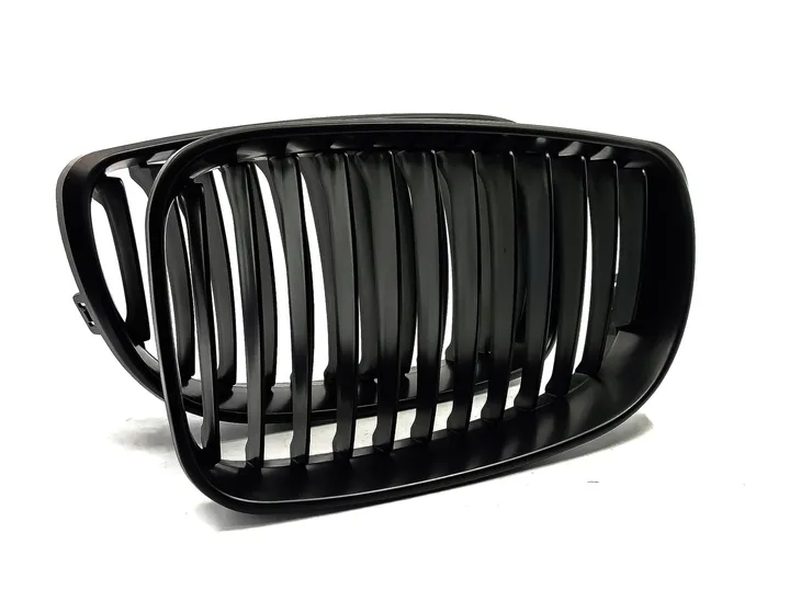 grill-nerki-bmw-1-e81-2007-2012-lci-black-shadow-strona-zabudowy-przod