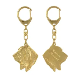 basset-hound-i-pozlocony-brelok-do-kluczy-z-psem-w-pudelku-prezentowym-o