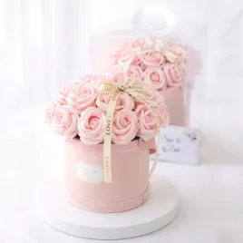 flower-box-bukiet-zapachowych-kwiatow-mydlanych-21szt-19x16cm-buk08r