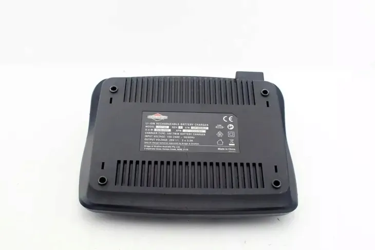 briggsandstratton-ladowarka-twin-1697084-stan-powystawowy-marka-briggsandstratton