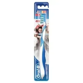 oral-b-junior-szczoteczka-do-zebow-z-postaciami-z-filmu-gwiezdne-wojny