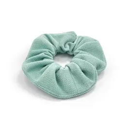 gumka-do-wlosow-scrunchie-velvet-miekka-stylowa-elegancka-jasnozielona