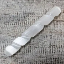spiralna-rozdzka-z-selenitu-16-cm-okragle-konce