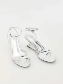 srebrne-sandaly-na-koturnie-reserved-40