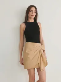 brazowa-spodnica-mini-z-ozdobnym-marszczeniem-reserved-m