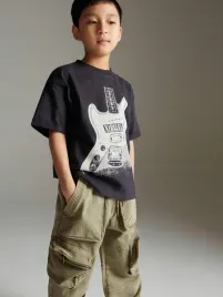 zielone-spodnie-cargo-z-efektem-sprania-reserved-128