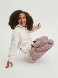 rozowe-spodnie-flare-z-kieszeniami-cargo-reserved-158