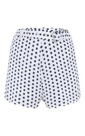 biale-spodenki-w-groszki-z-paskiem-petite-prettylittlething-s