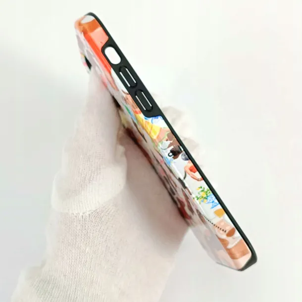 etui-iphone-12-mini-material-tworzywo-sztuczne