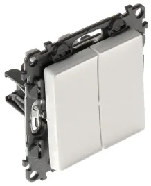 lacznik-swiecznikowy-podwojny-le-752105-valena-life-10-a-legrand