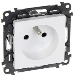 gniazdo-pojedyncze-le-753184-valena-life-230-v-16-a-legrand