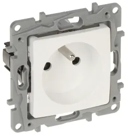 gniazdo-pojedyncze-le-664536-niloe-230-v-16-a-legrand