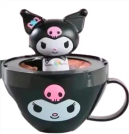 cappuccino-kuromi-hello-kitty-and-friends-filizanka-niespodzianka-figurka