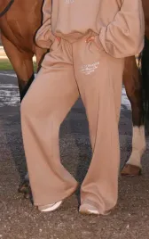 lc56302-prettylittlething-spodnie-dresowe-szerokie-haft-47-s