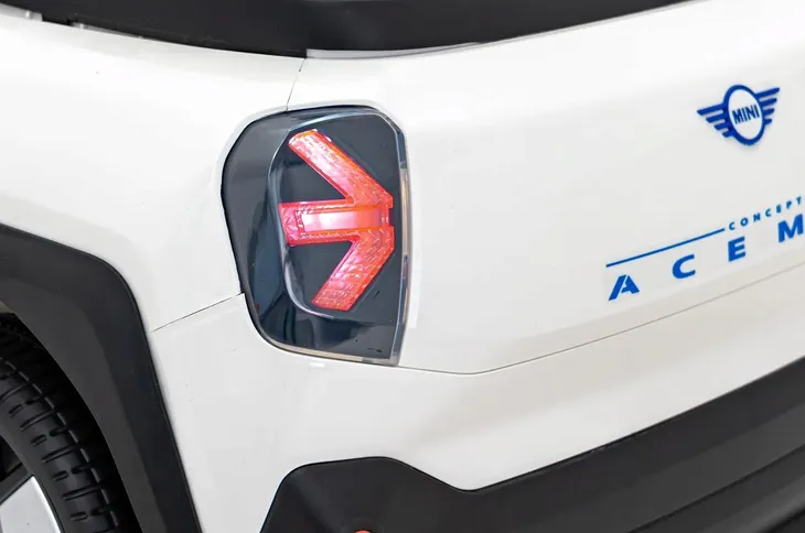 auto-mini-concept-aceman-bialy-na-akumulator-dla-dzieci-gratisy-kod-producenta-pa-je1688-bia