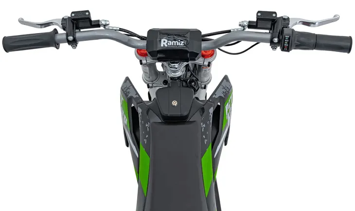 motor-pit-bike-zielony-na-akumulator-dla-dzieci-gratisy-pojemnosc-akumulatora-10-mah