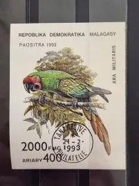 znaczki-fauna-ptaki-papugi-madagaskar-kasowany-x8