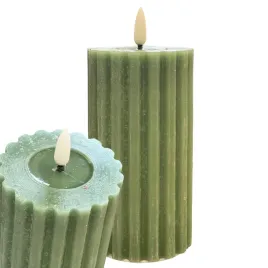 zielona-swieca-woskowa-z-plomieniem-led-ryflowana-na-baterie-elegancka