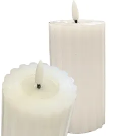 biala-swieca-woskowa-z-plomieniem-led-ryflowana-155cm-elegancka-na-baterie