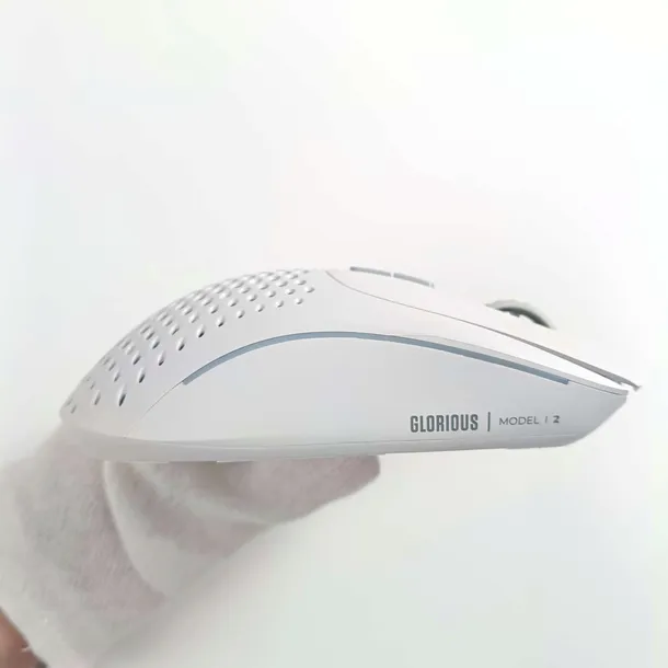 mysz-glorious-pc-model-i-2-wireless-bialy-profil-myszy-praworeczna