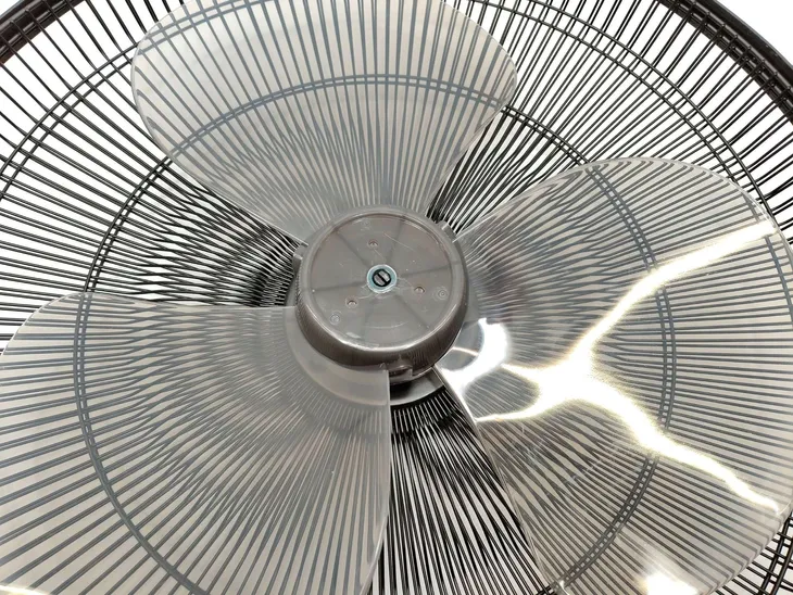 wiatrak-amazon-basics-fs40-10br-eu-3-tryby-predkosci-timer-stan-powystawowy