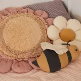 lorena-canals-poduszka-pszczola-buzzybee-planet-bee-kod-producenta-sc-buzzybee
