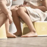 babybjorn-podest-niebieski-szerokosc-produktu-25-5-cm