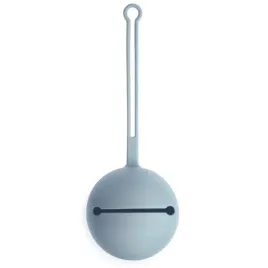 mushie-etui-na-smoczek-do-wozka-kula-ball-powder-blue