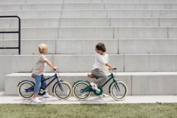 banwood-rowerek-classic-navy-blue-wyposazenie-blotniki-dzwonek-koszyk-kolka-boczne-oslona-lancucha